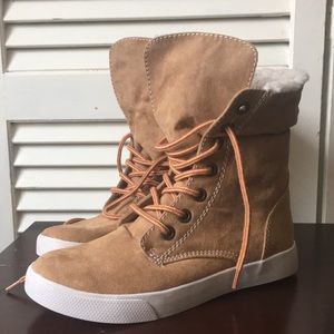Size 6 Laced Sneaker Boots